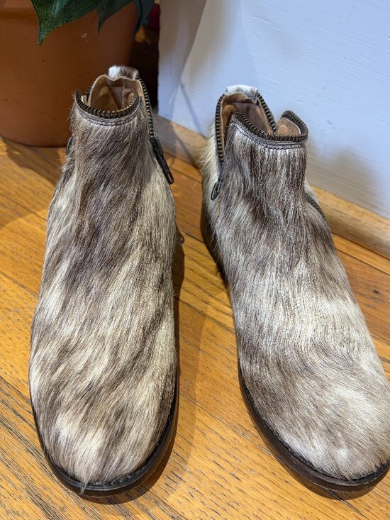 Matisse Shoes - Matisse Keer Fur Beige and Brown Boots Size 6